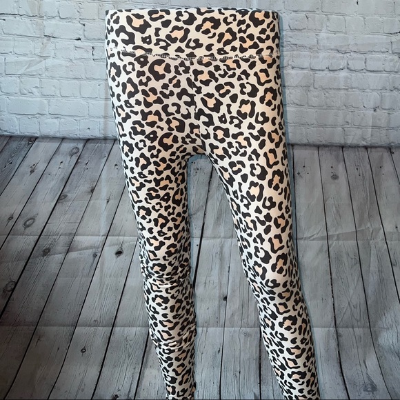 wild fable Pants - Wild Fable Cream & Black Cheetah Print Leggings size XS